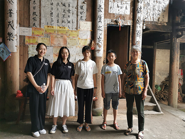 Prendre soin des personnes âgées à Hutian Village