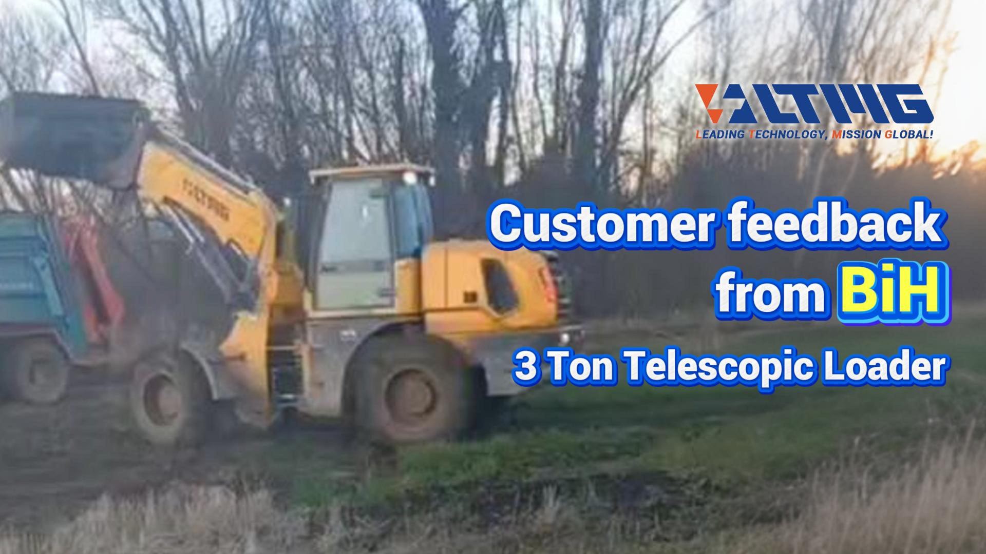 Chargeur télescopique de 3 tonnes en fonctionnement réel : travail efficace en terrain forestier