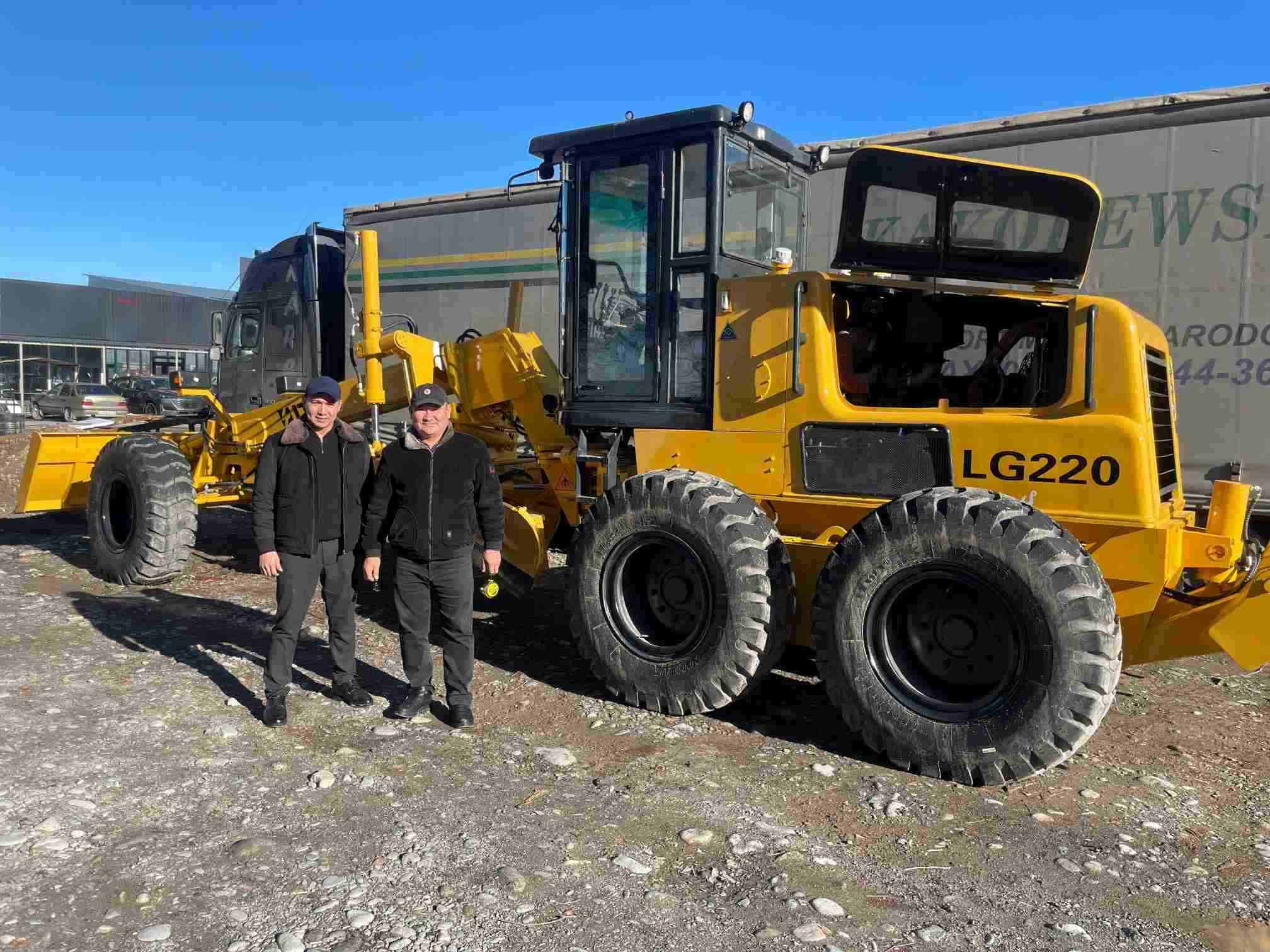 LG220 motot grader
