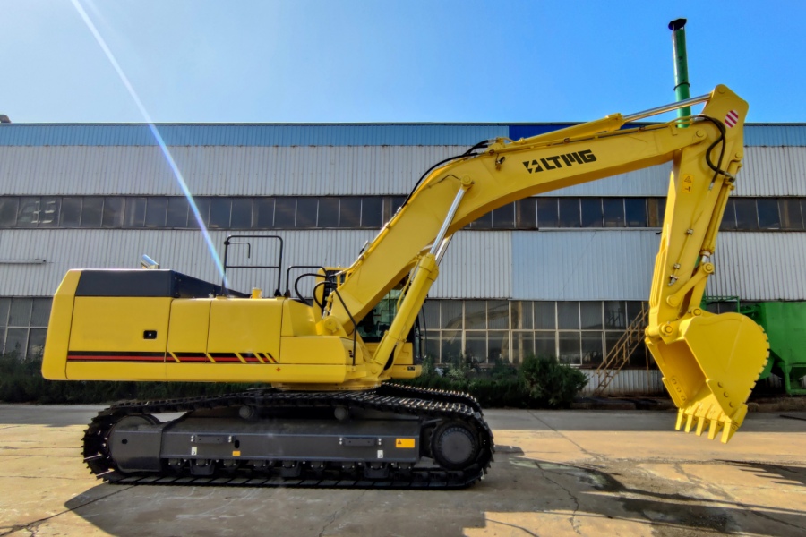 Backhoe Loader vs Excavator: How to Choose the Right Equipment for Your Project
