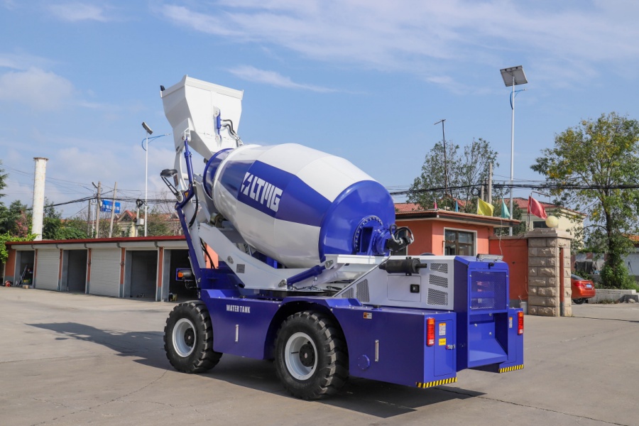 Self Loading Concrete Mixer Buying Guide: How to Select the Best Model for Your Construction Project