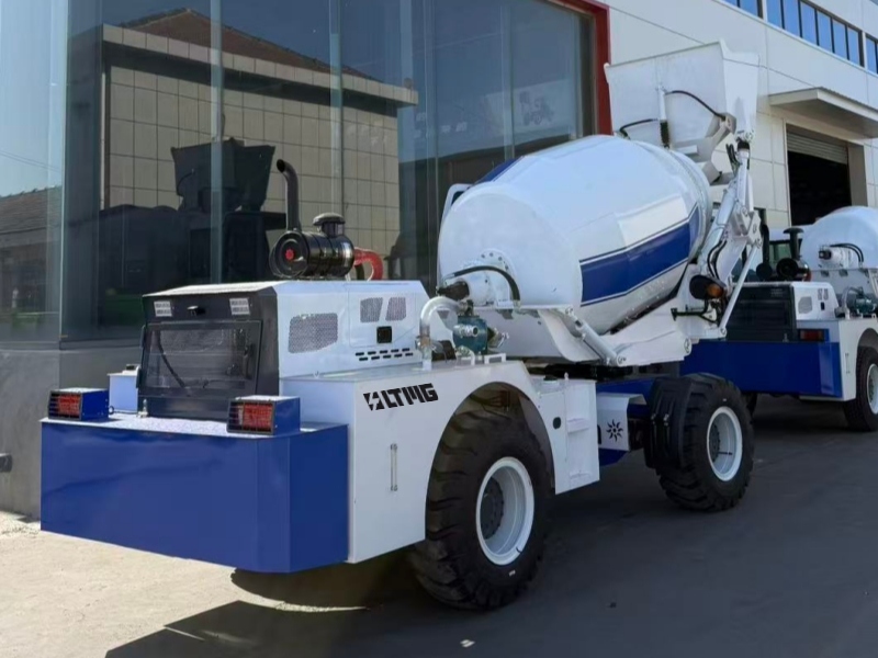 2.6 m&sup3; concrete mixer