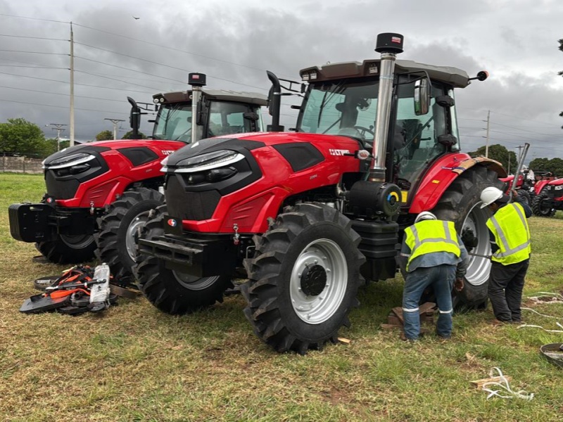 Tracteur agricole LTMG LTC2204 de 220 ch en service en Bolivie