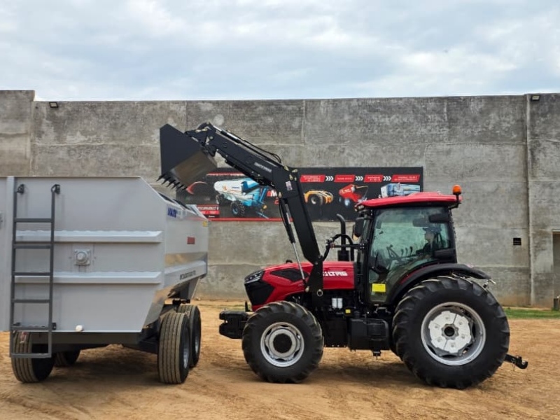 Avis de clients boliviens sur notre tracteur de 140 ch avec pneus surdimensionnés et chargeur frontal
